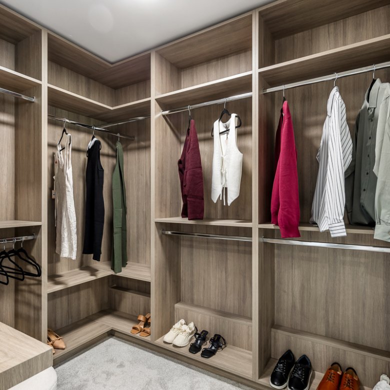 walk in wardrobe layout